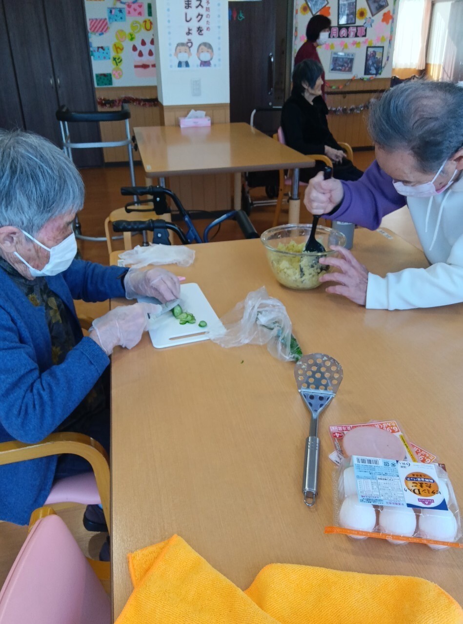 写真：利用者様とスタッフ