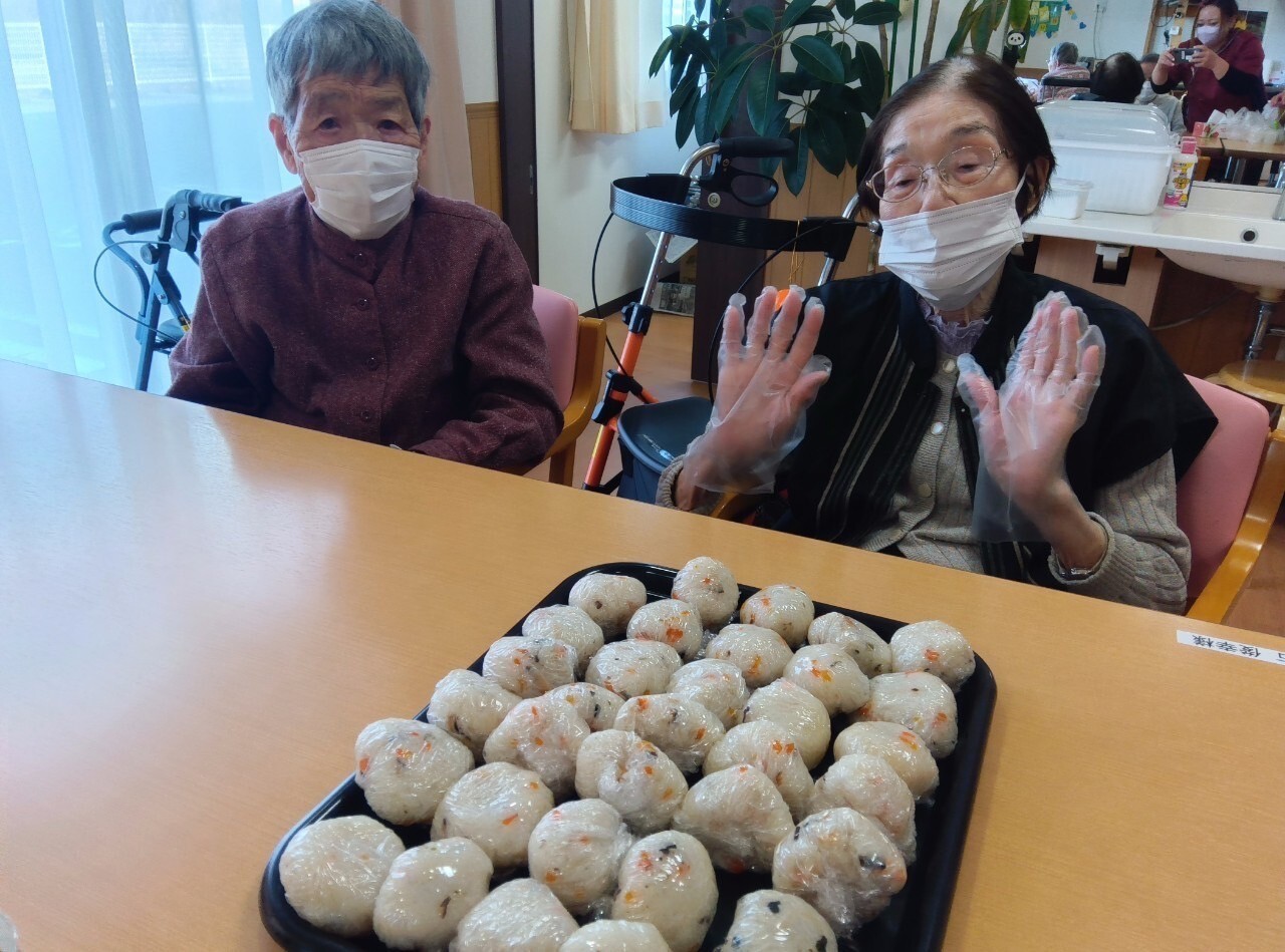 写真：利用者様とスタッフ