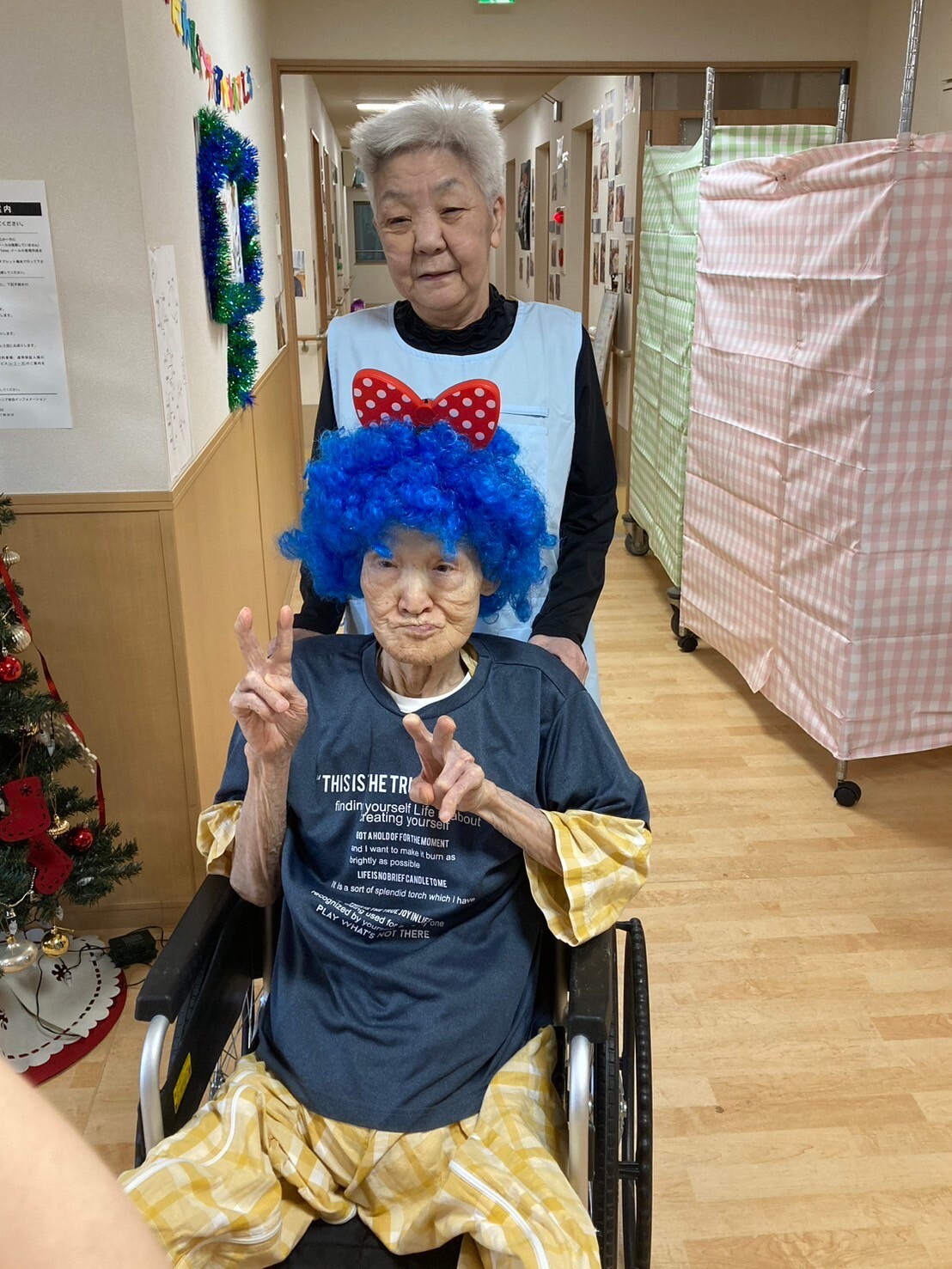 写真：利用者様とスタッフ