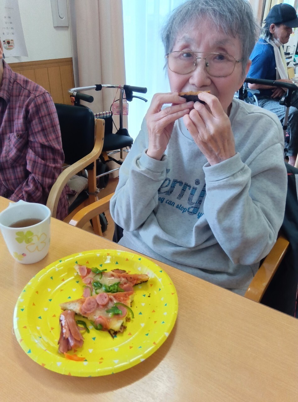 写真：利用者様とスタッフ