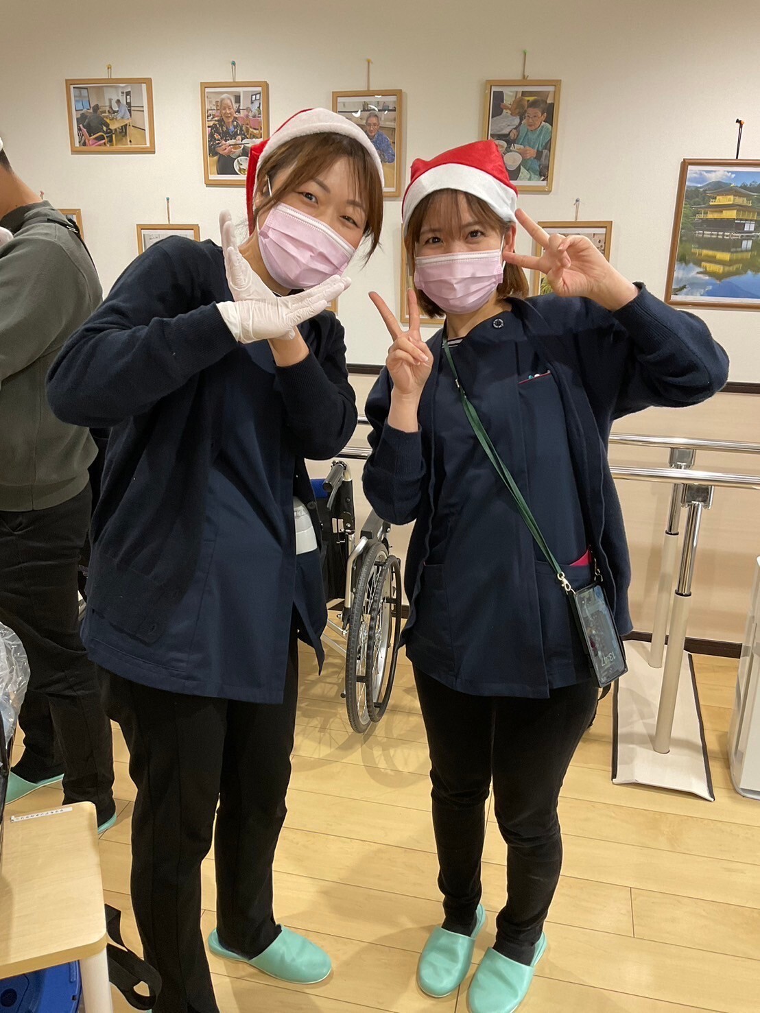写真：利用者様とスタッフ