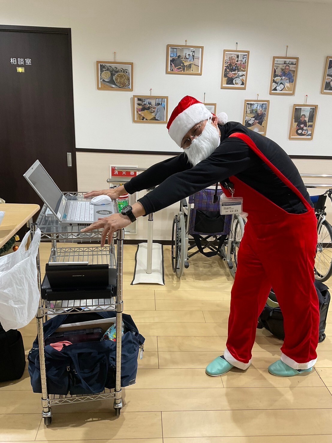 写真：利用者様とスタッフ