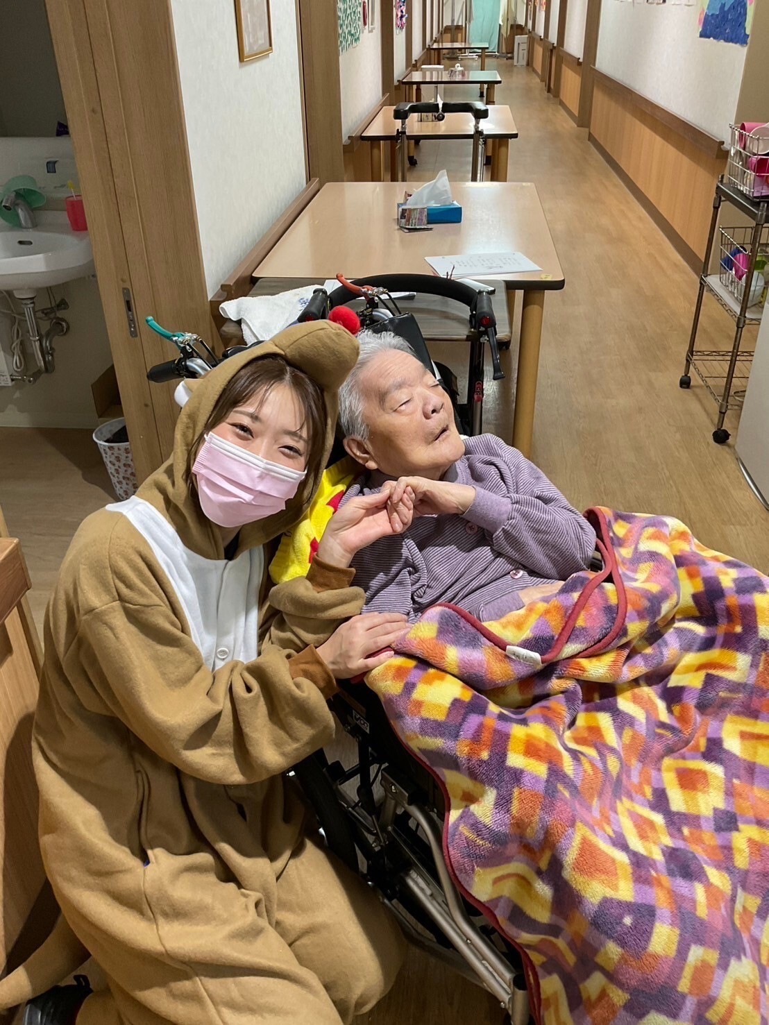 写真：利用者様とスタッフ
