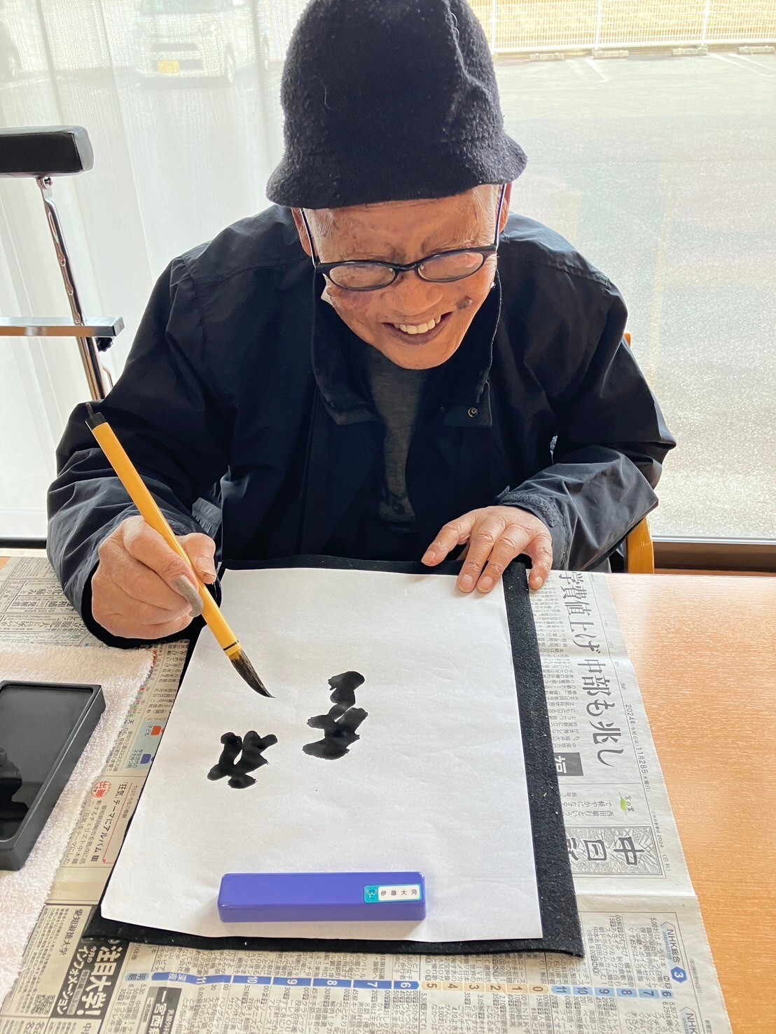 写真：利用者様とスタッフ