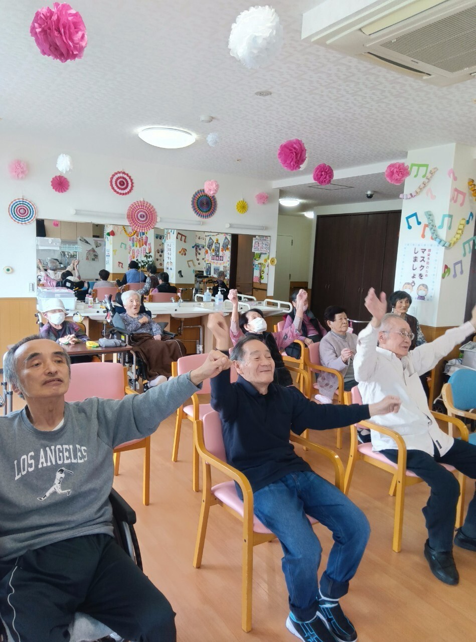 写真：利用者様とスタッフ