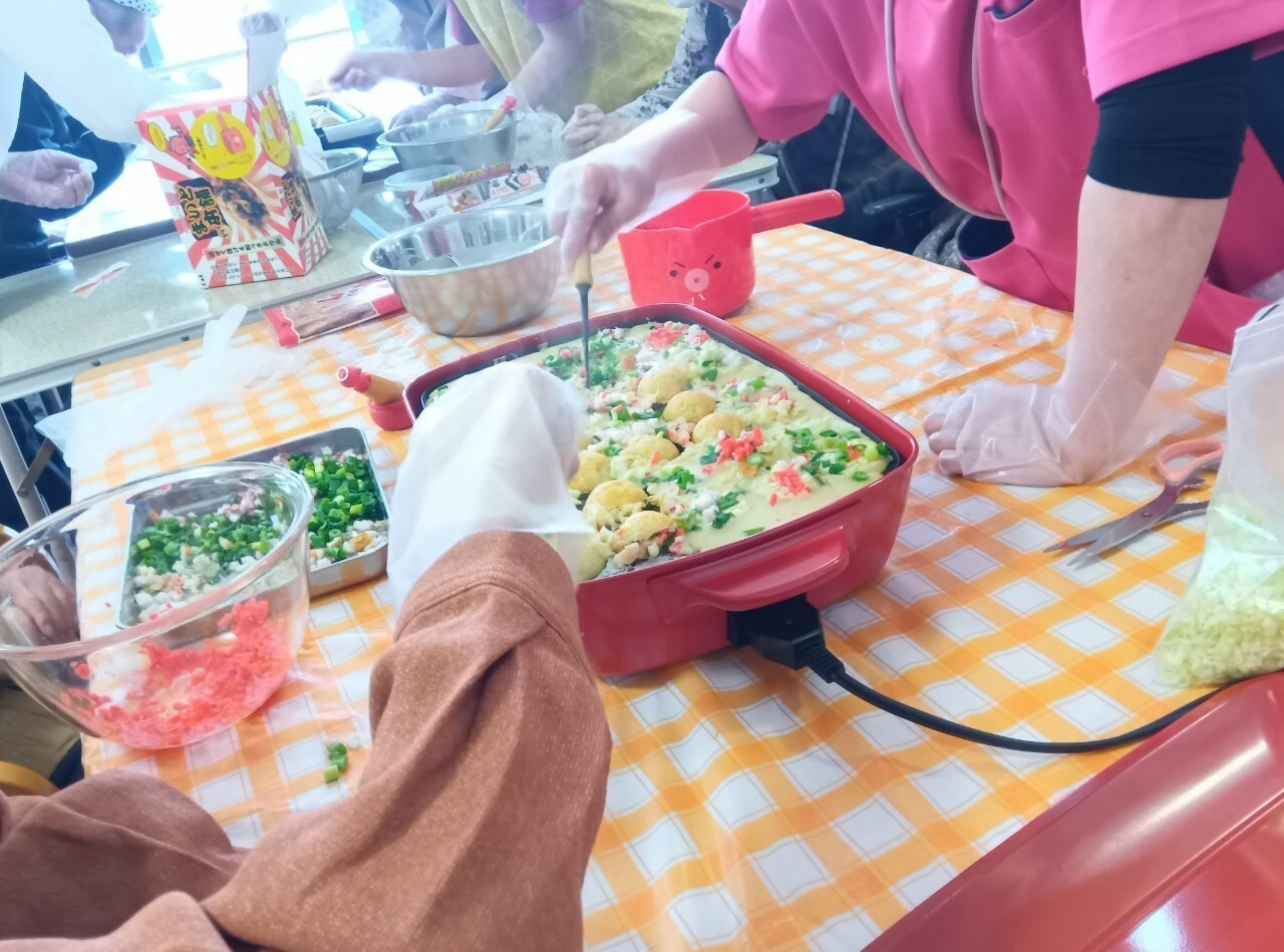 写真：利用者様とスタッフ