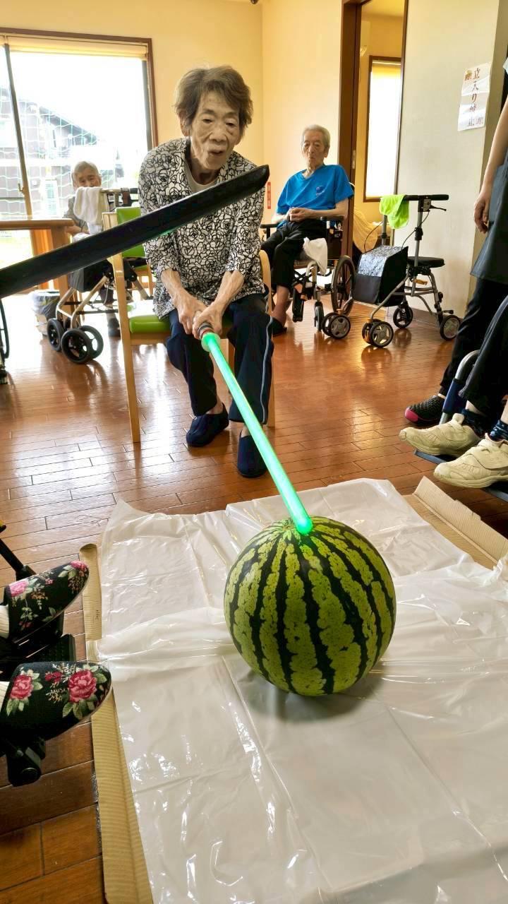 写真：利用者様とスタッフ