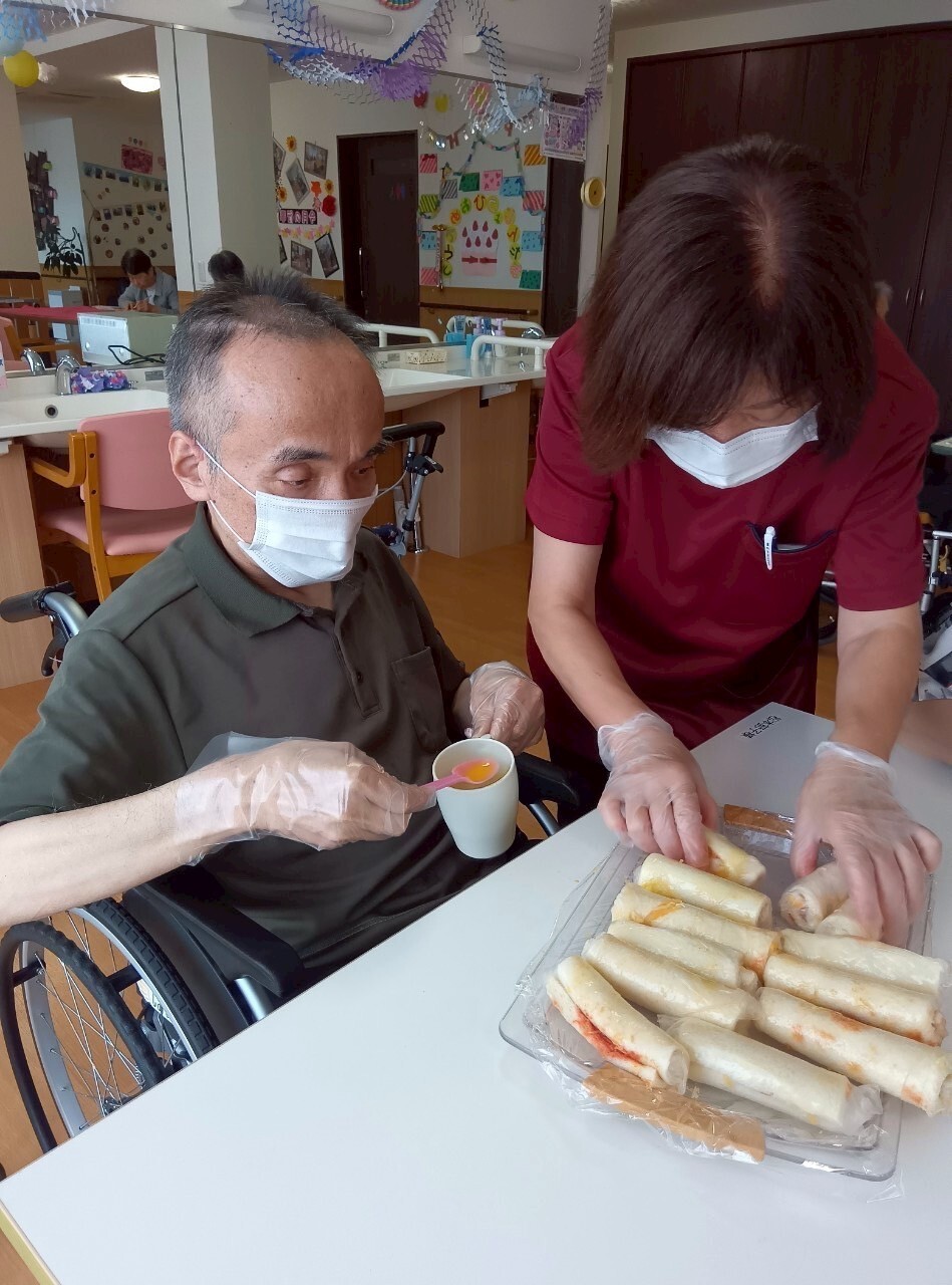 写真：利用者様とスタッフ