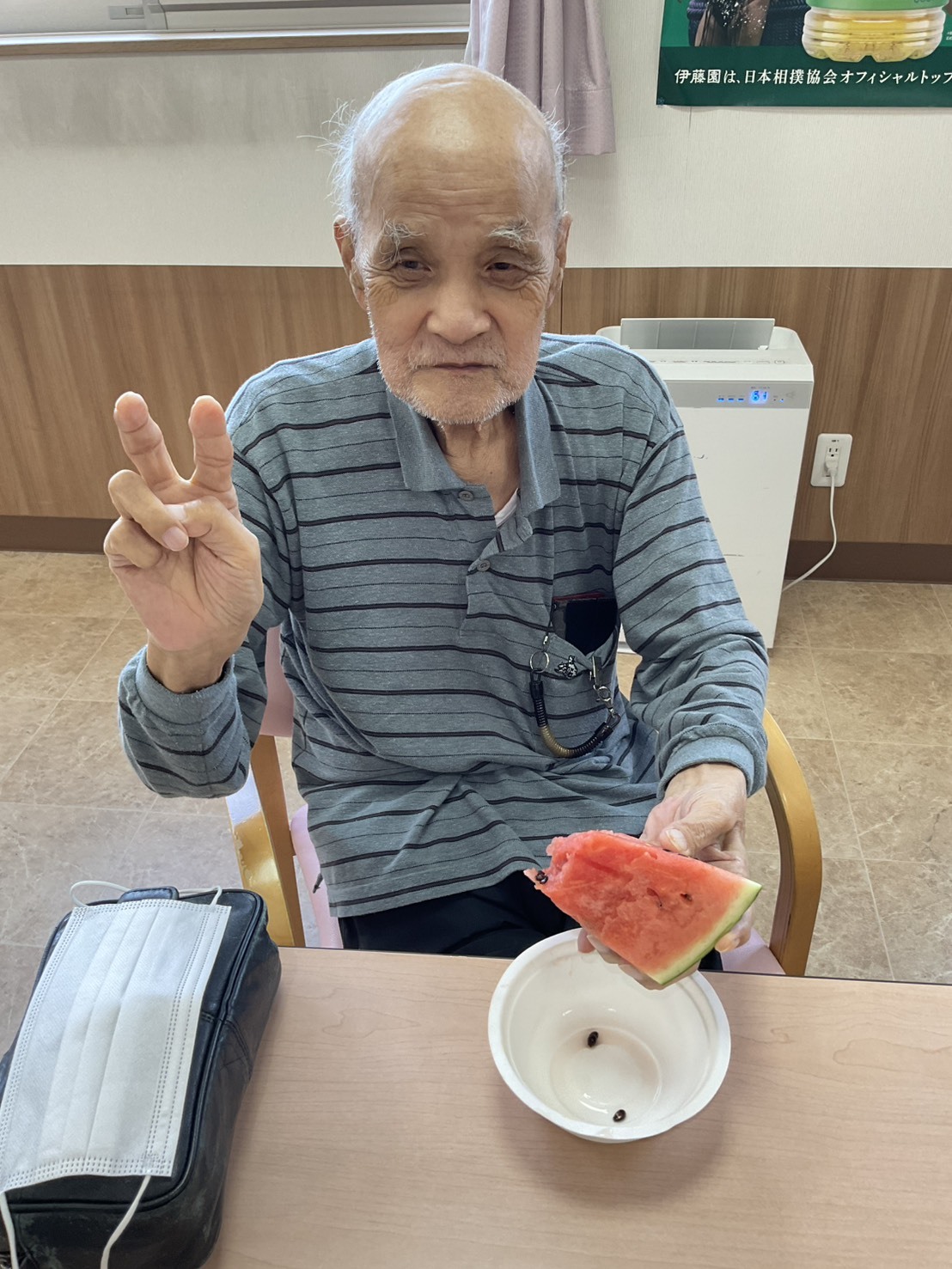 写真：利用者様とスタッフ