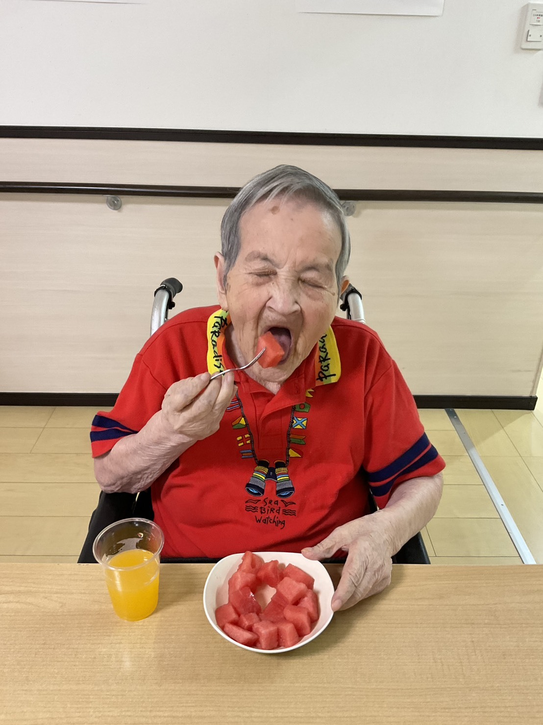 写真：利用者様とスタッフ
