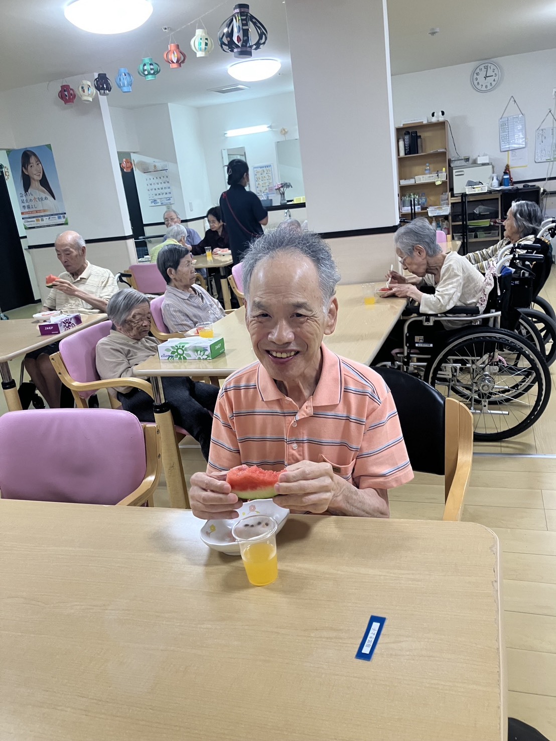 写真：利用者様とスタッフ