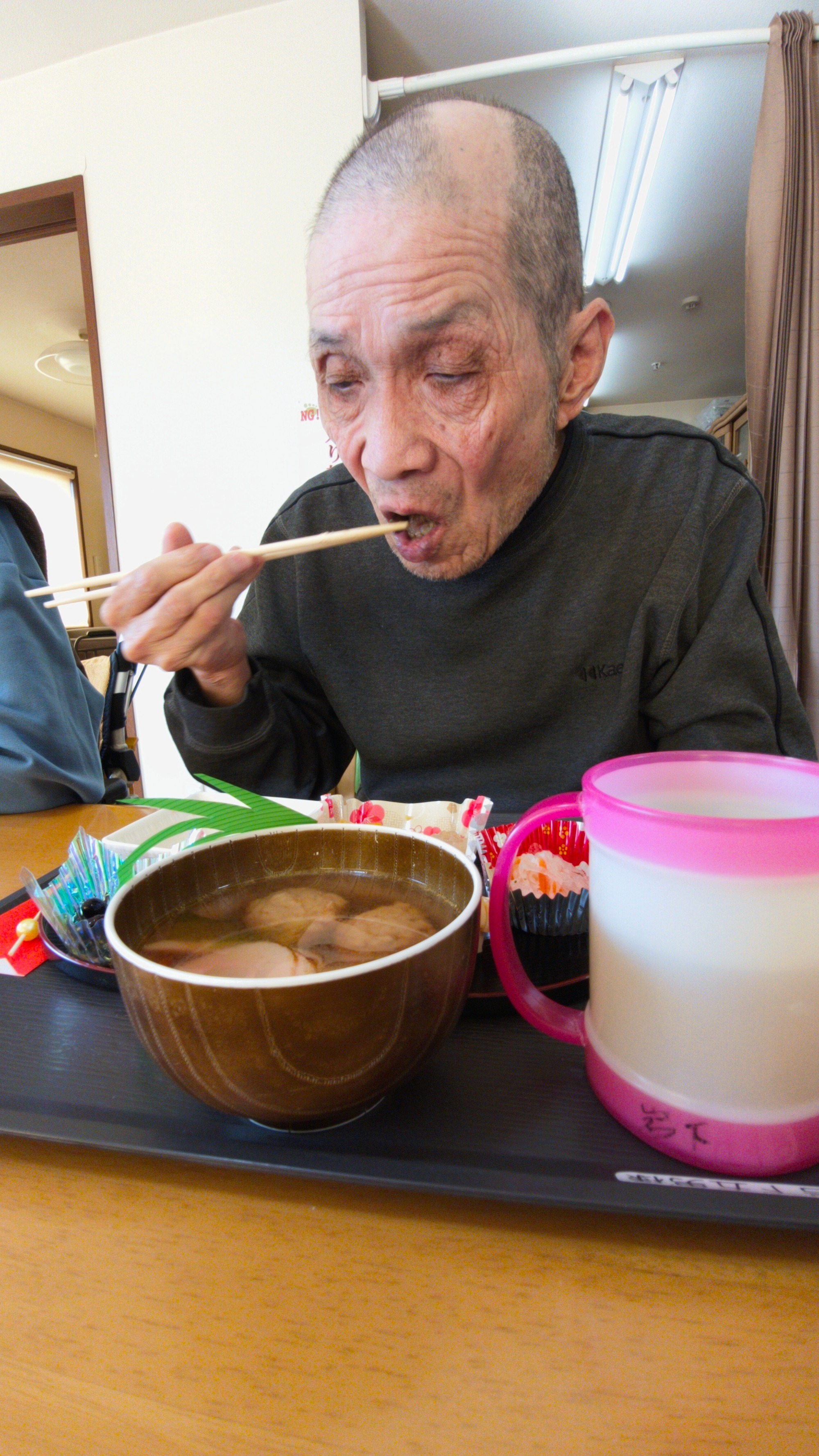 写真：利用者様とスタッフ