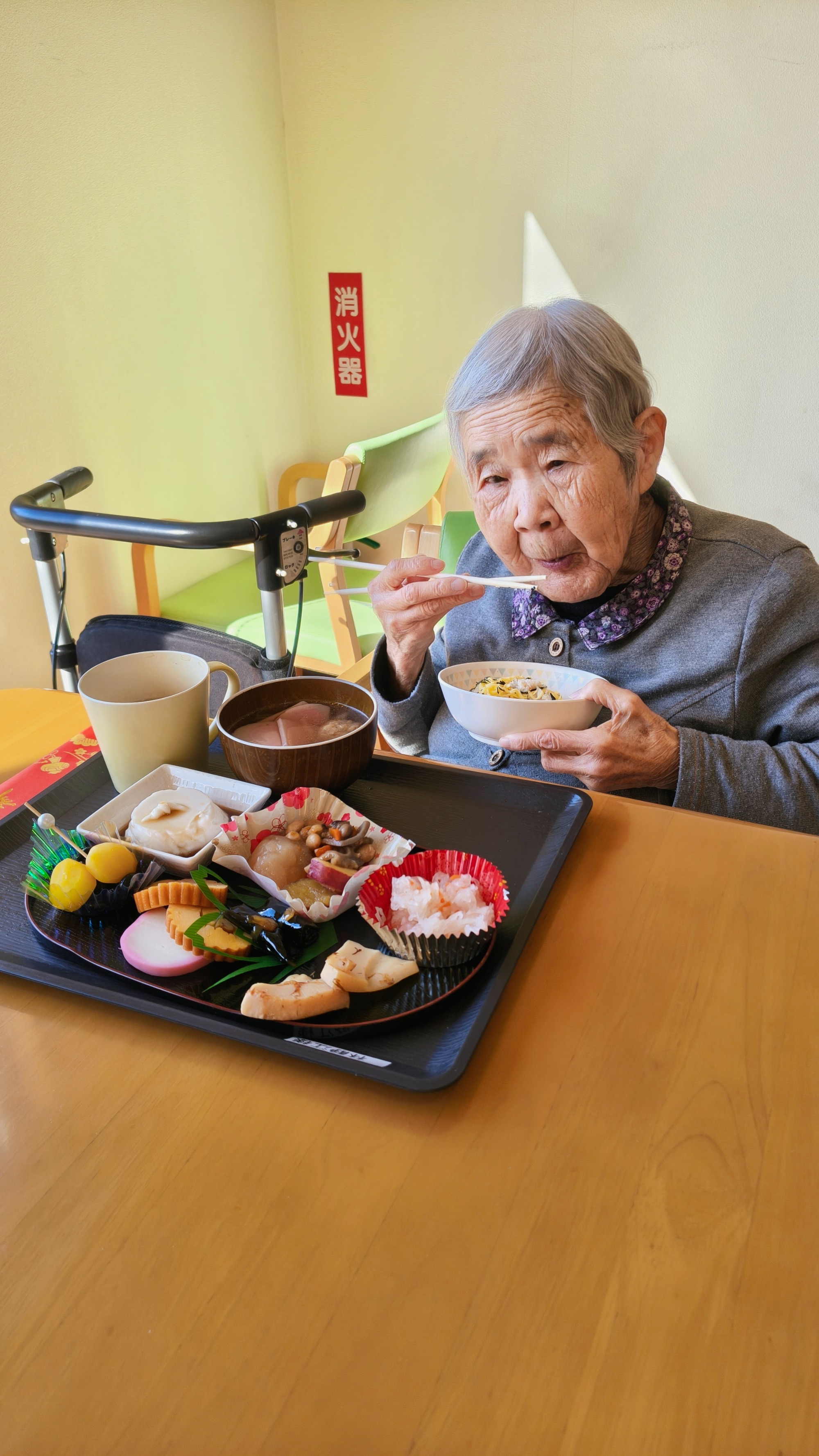 写真：利用者様とスタッフ