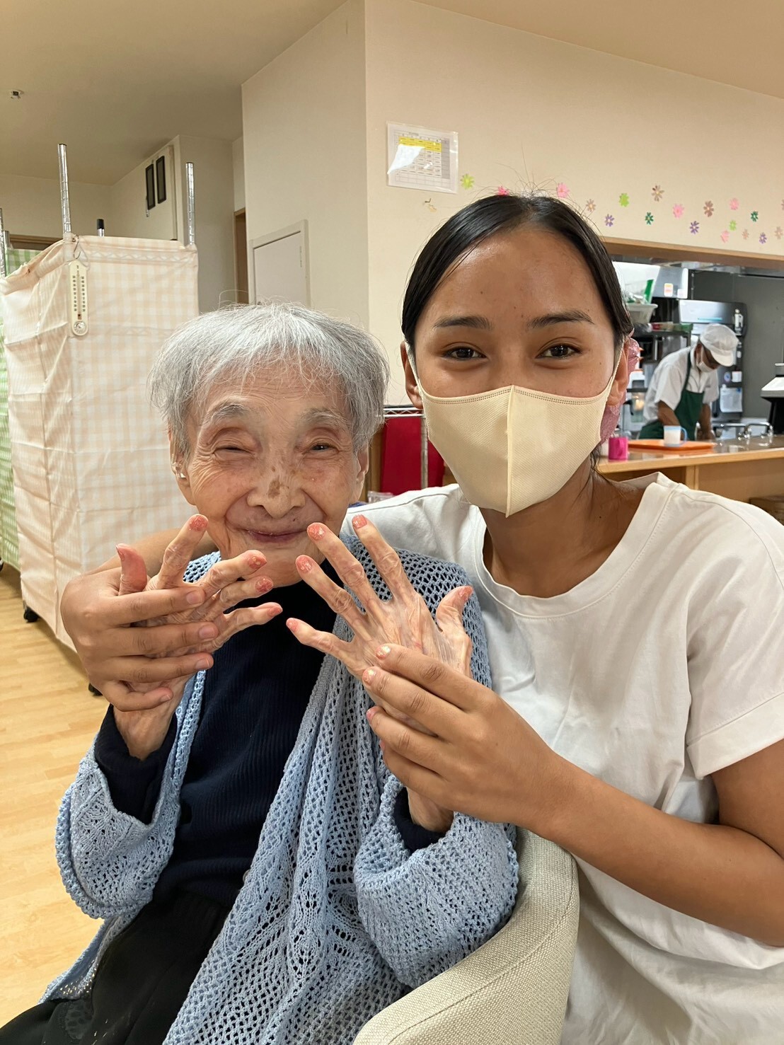 写真：利用者様とスタッフ